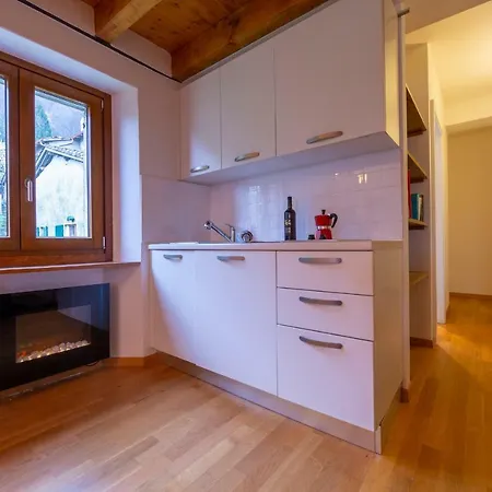 Sleeps 6 *
