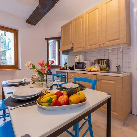 Holiday home Sleeps 6 *