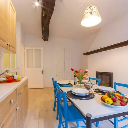 Sleeps 6 Holiday home Pugerna