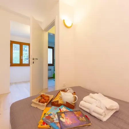 Holiday home Sleeps 6 *