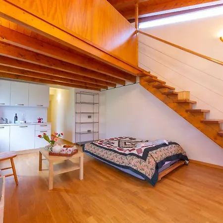 Sleeps 6 * Pugerna