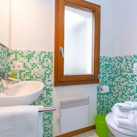 Sleeps 6 * Pugerna